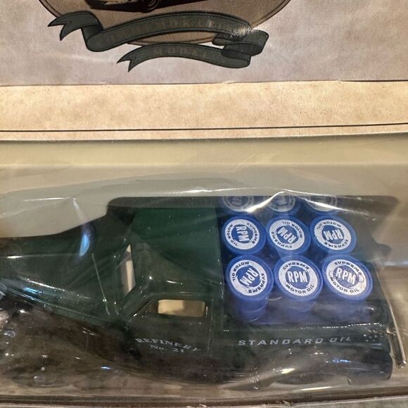 Vintage Lledo Diecast Chevron RPM Motor Oil 1939 Chevrolet Pickup Truck - Picture 3 of 10